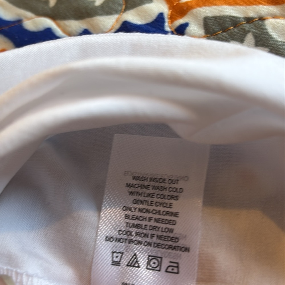 Kenneth Cole Color Blocked T-Shirt Large (3 for $12 item) - Picture 7 of 7